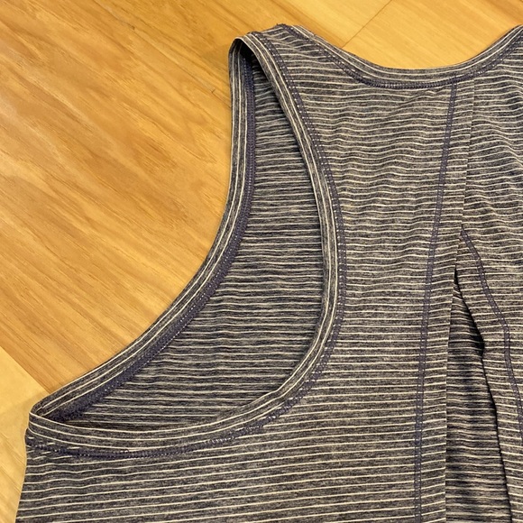 GAP Open-Back, Crew-Neck Tank - Picture 7 of 14